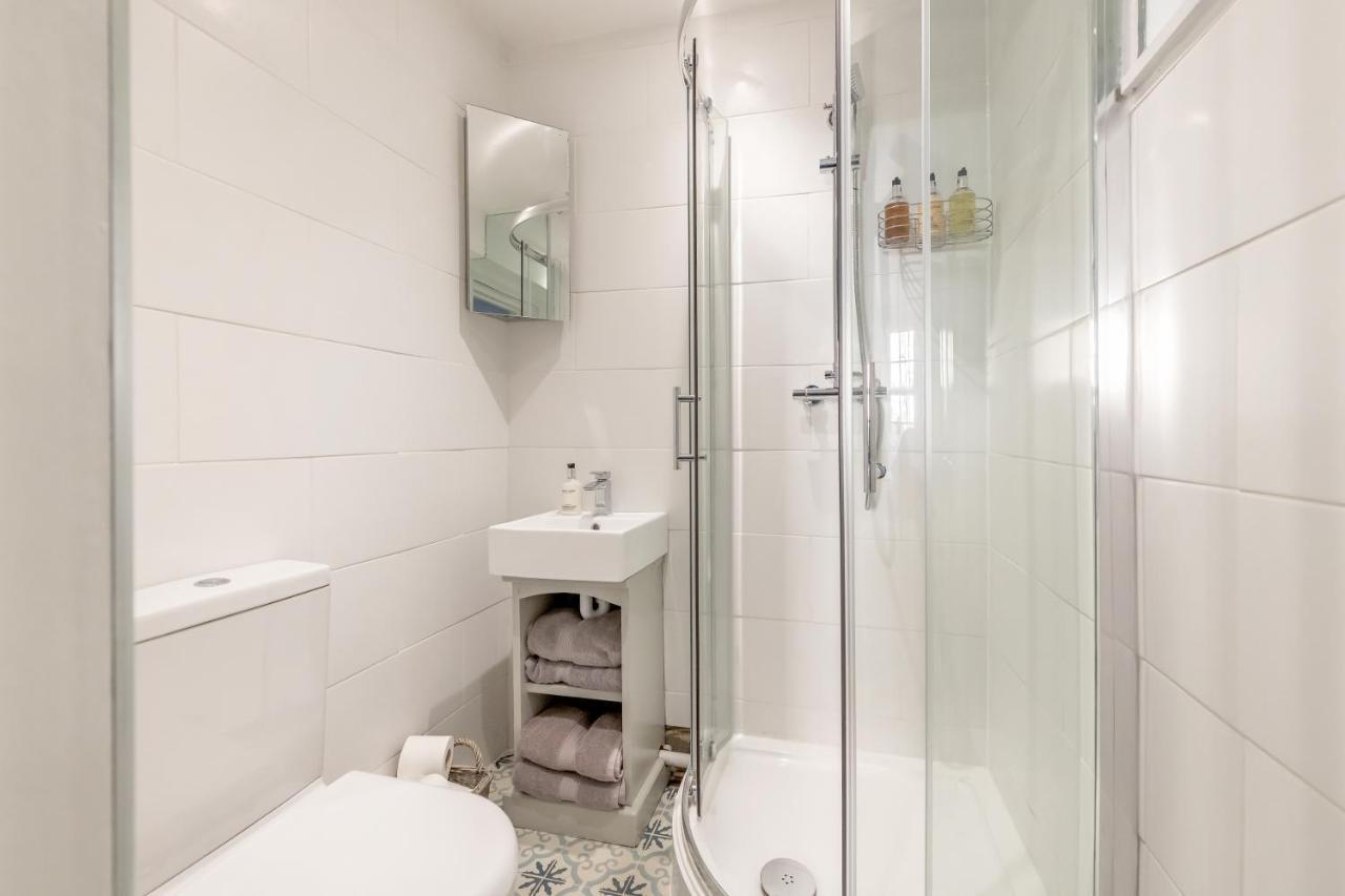 Gorgeous Garden Apartment Bath Exterior photo